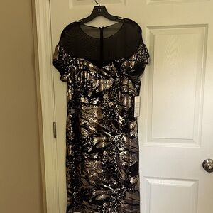 Teri Jon Black and Gold Patterned Long Sleeve Dress